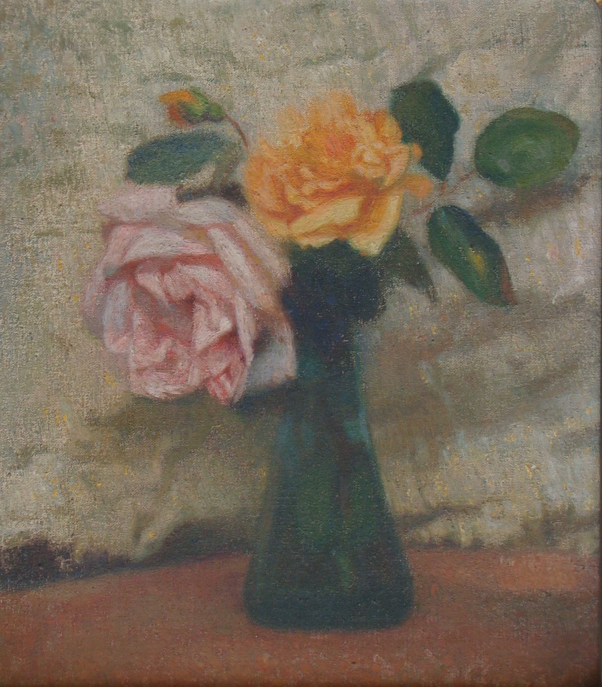 Roses dans un vase vert